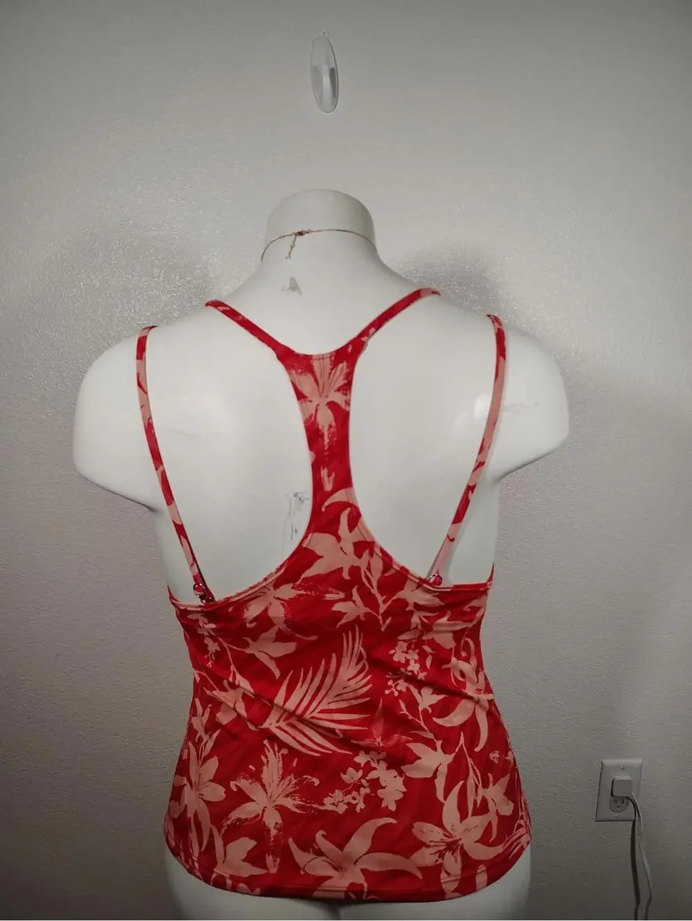 Athleta Tankini Bathing Suit Swim Top Size 32D/DD Floral Underwire Adjustabl Red